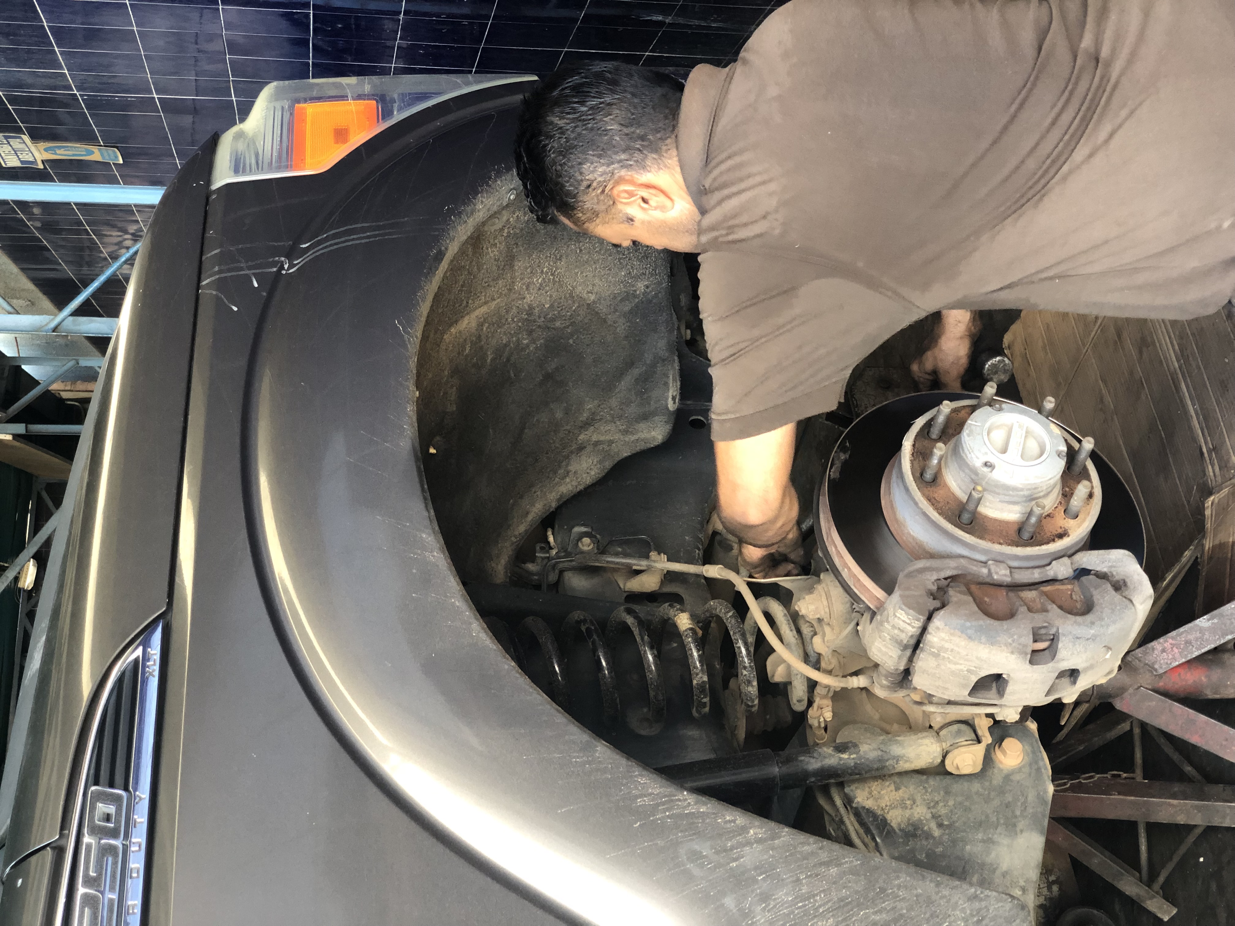 Servicio de frenos en taller